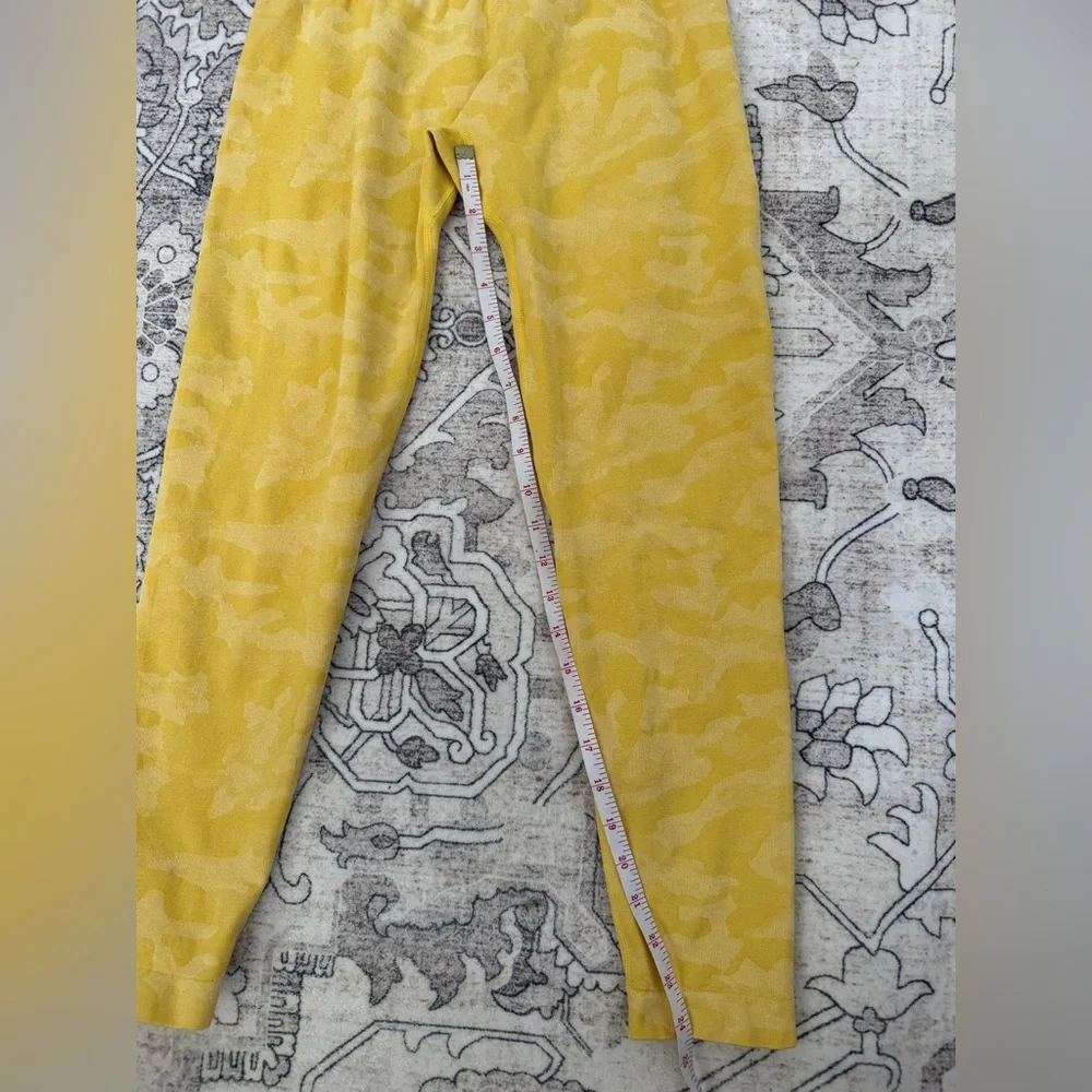 NVGTN Sunshine Yellow Camo Seamless Leggings - Picture 5 of 6